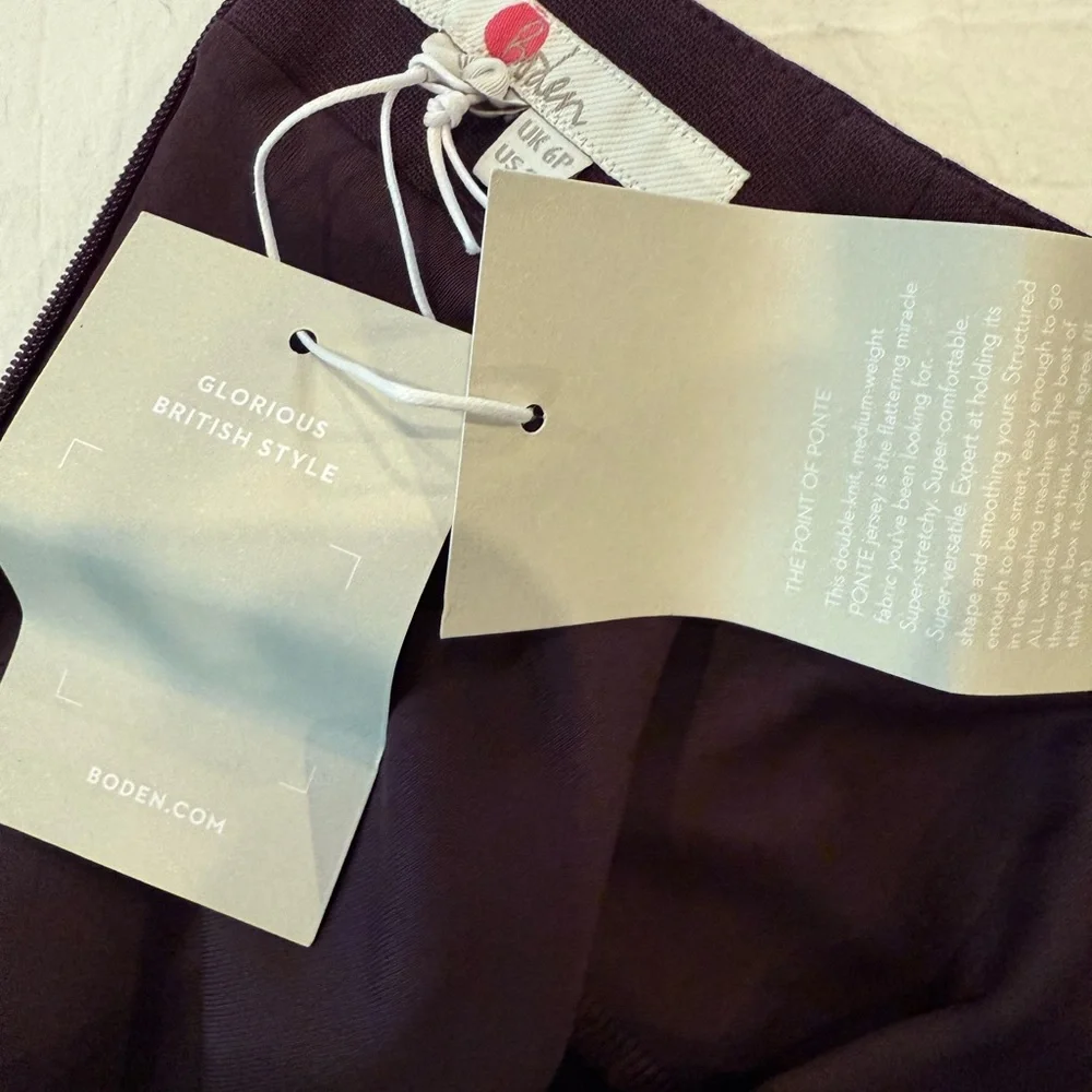 Elegant Purple Dress with Red Accents - Picture 13 of 14